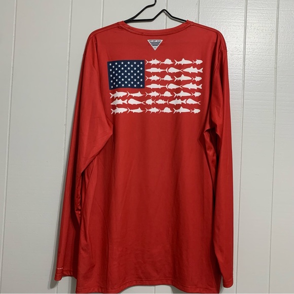 NWOT Men’s Red Columbia Fish American Flag Design Lightweight Long Sleeve Top - Picture 4 of 6